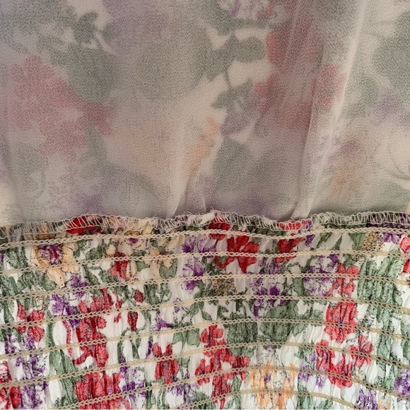 ASTR The Label Fluter Sleeve Ivory Coral Multi Floral Smocked Top Women Size L - Picture 8 of 16